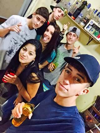 Isabela23027798's tweet photo. Hoje é só farra, pinga e foguete 🎶💃🍺🎊 https://t.co/6bJrILQMsY