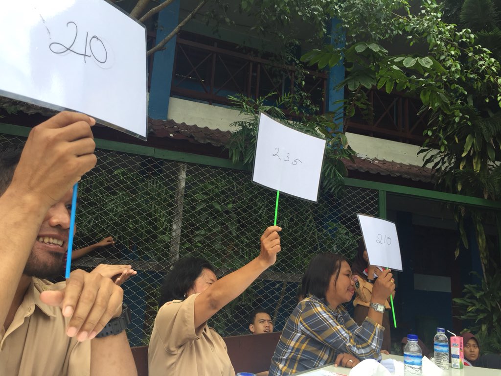 OSISSpanda's tweet photo. Penilaian pertama untuk penampila kelas 93 https://t.co/soBBZ6GznA
