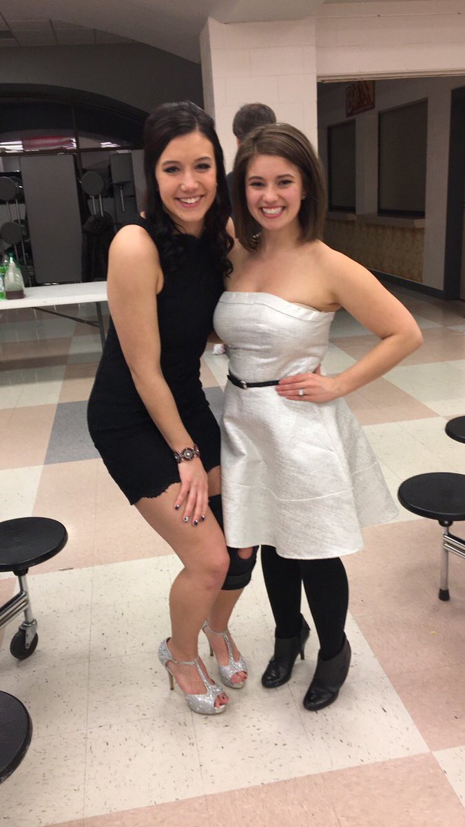 nicolesymon46's tweet photo. I'm so grateful for what you've done for our program ❤️ thank you for such a great last year of cheer @CoachFujii https://t.co/0o0aUprdaD