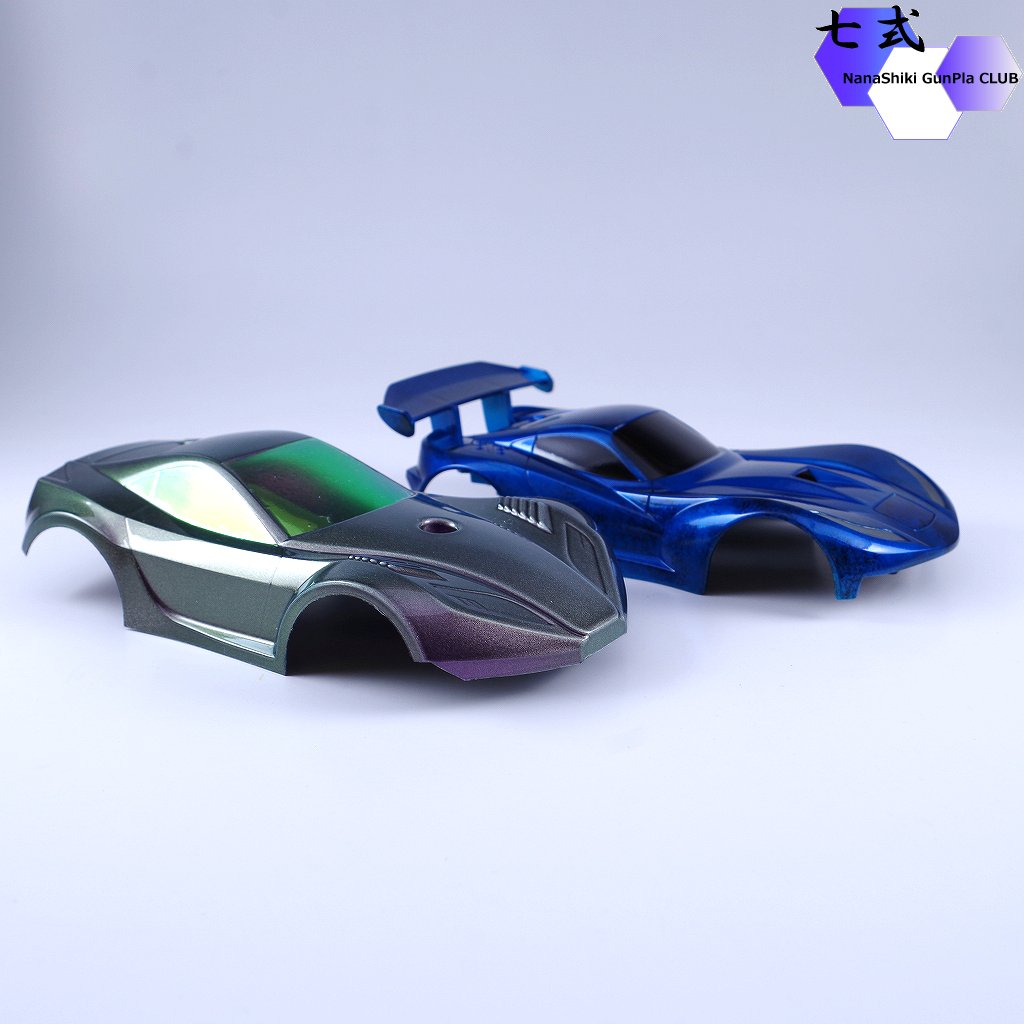 ミニ四駆のボディ塗装完了！ 青い方はプラボディのラップ塗装。 偏光