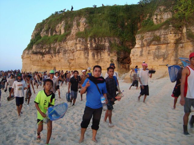 adhynata7's tweet photo. Bau Nyale,Pantai Kaliantan @infolombok @lombokkita https://t.co/nn3g0pdUPJ