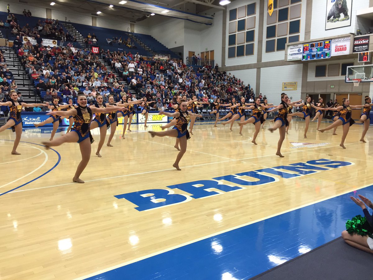 Copperhillshigh's tweet photo. State semifinal halftime performance at its best. Thanks for your support of girls basketball, @chhsdrill! https://t.co/LCVIKgv9uS