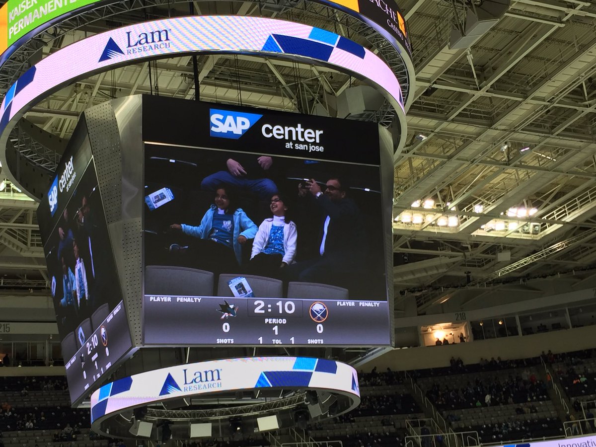 ZMokarim's tweet photo. On the big screen #SJSharks https://t.co/zCxiEIpzz6