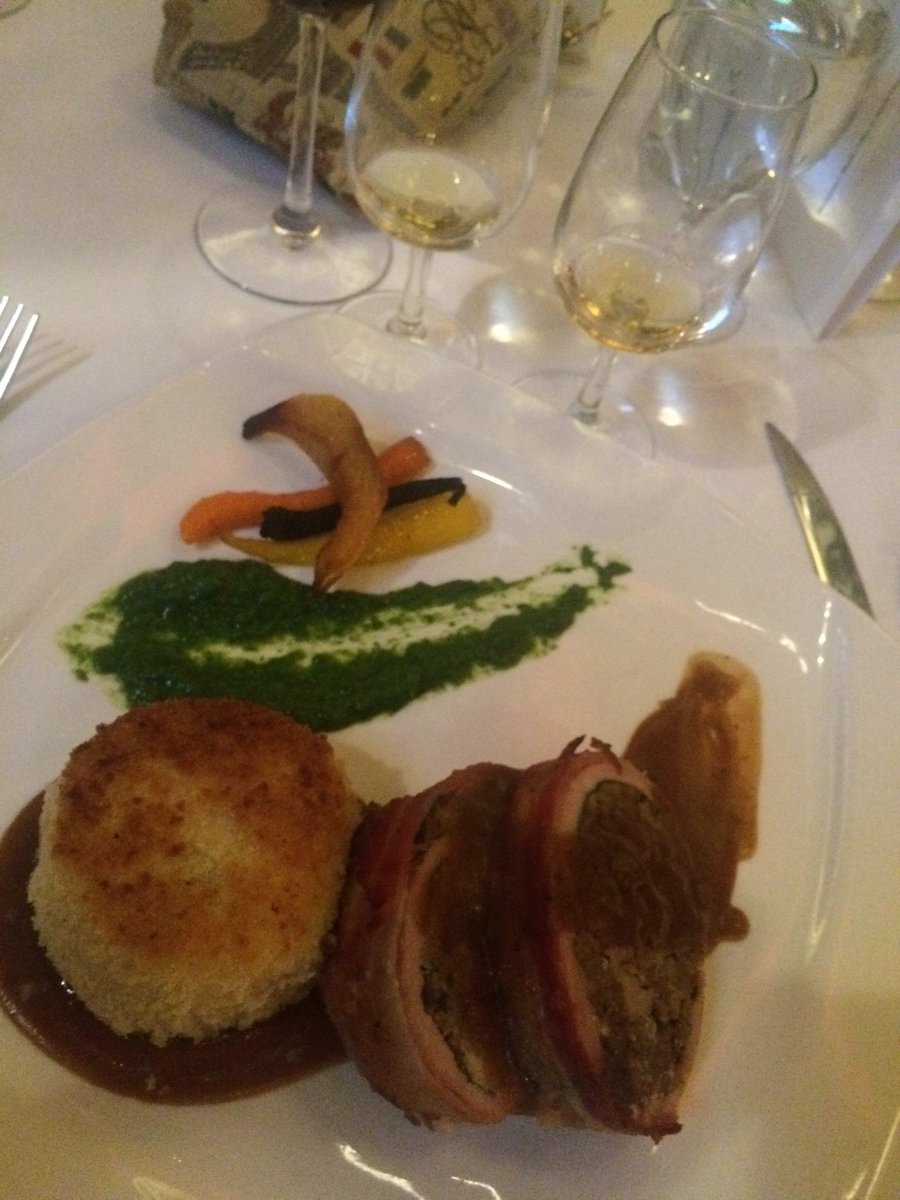 jarkawi99's tweet photo. Whisky 5 #cadengead #northport #brechin 1977 38 yo 48.4% paired wth stuffed pork porchetta https://t.co/tRduP3Zf3r