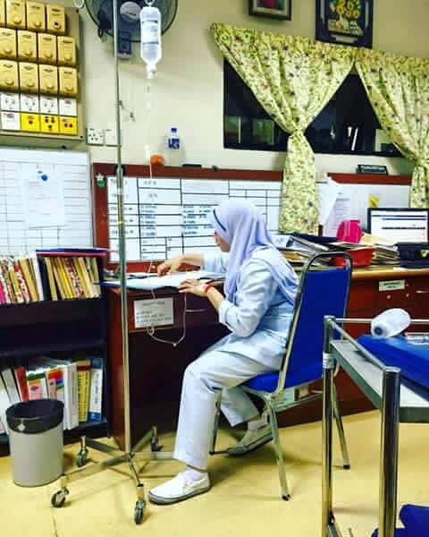 DrHirman's tweet photo. Contoh pengorbanan staf kesihatan yang tidak akan orang "viral"kan... MC pun kerja... https://t.co/mTXTCZHbNJ