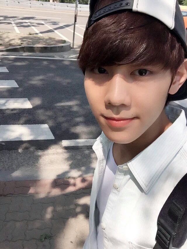 myangel951004's tweet photo. #IMFACTstanSelcaDay ok let me doing this kkk pls ignore my face.......🙈🙈🙈 @imfact_twt  #1MonthWithIMFACT https://t.co/hF6DptlTB9