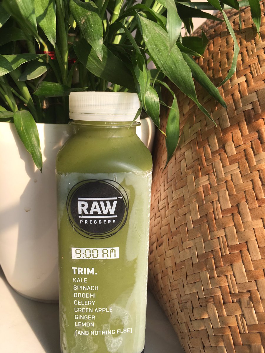 RashmiPutcha's tweet photo. The first one for the day. Looks good, tastes good. 410 ml of it. #CleanseDay1 #ColdPressed @RawPressery https://t.co/syX9IE5uwm
