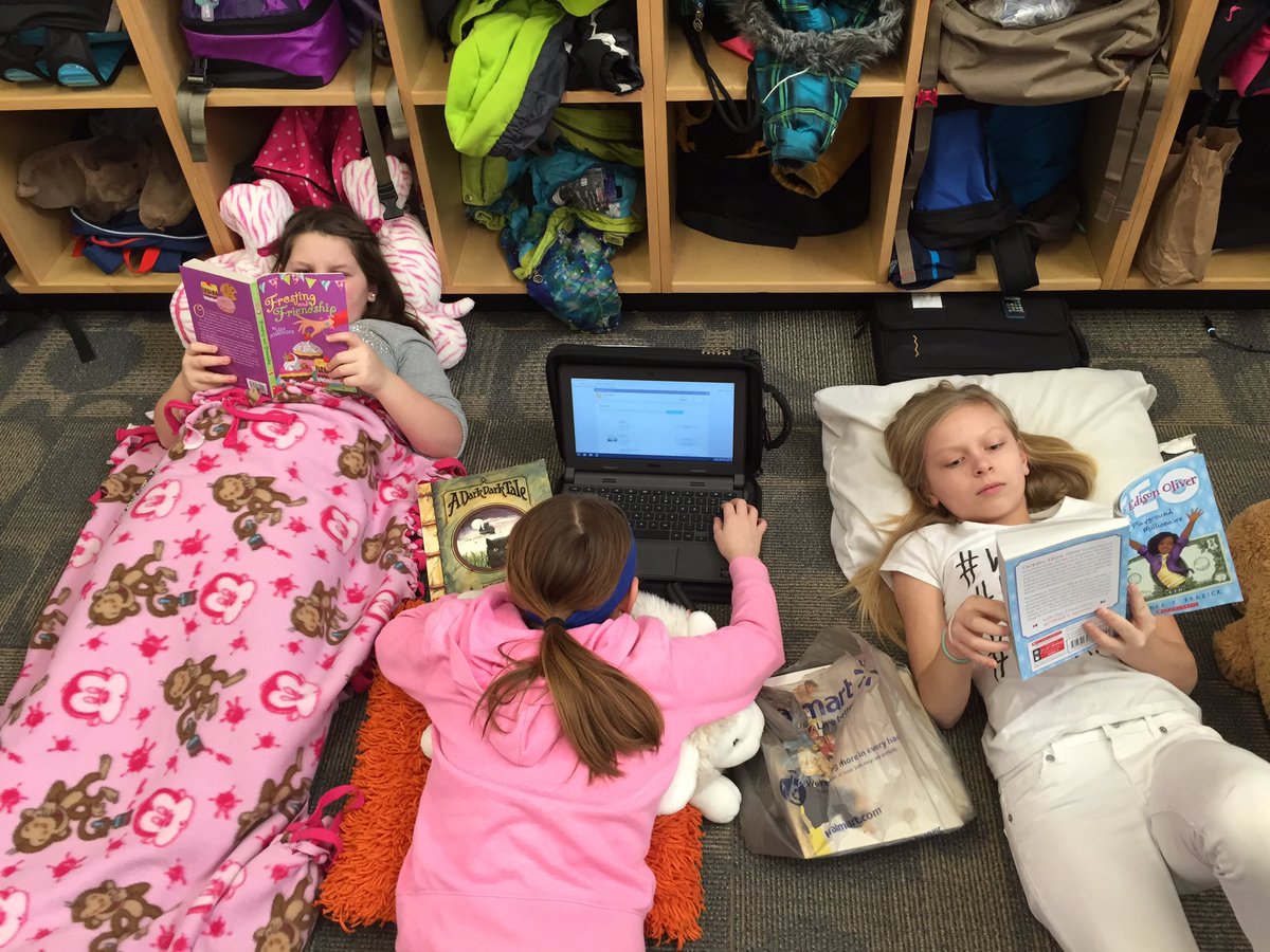 Morgret_STEAM's tweet photo. 4th Grade earned more than 50 ARty points today during #readquest16! @teamAR360 https://t.co/CCpeC6aRuG