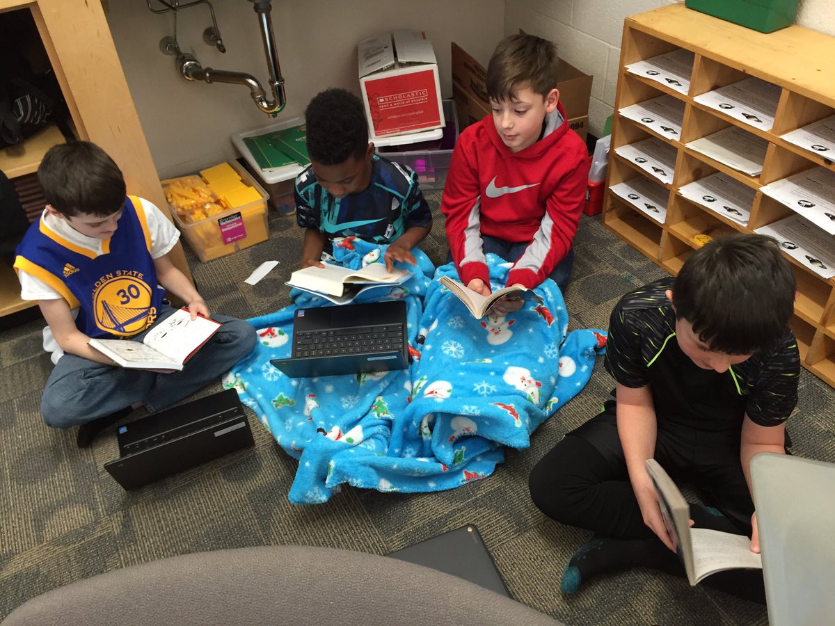 Morgret_STEAM's tweet photo. 4th Grade earned more than 50 ARty points today during #readquest16! @teamAR360 https://t.co/CCpeC6aRuG