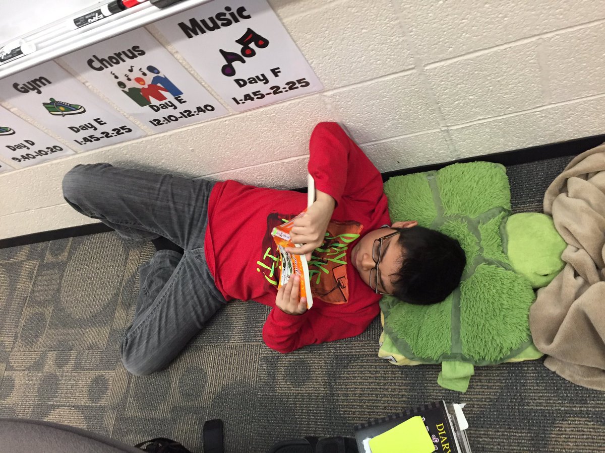 Morgret_STEAM's tweet photo. 4th Grade earned more than 50 ARty points today during #readquest16! @teamAR360 https://t.co/ltKOakOXiA