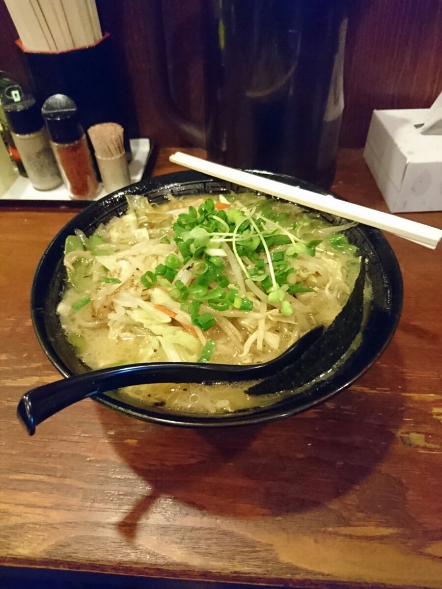 ラーメン五歩。餃子もセットで先に食べたけど。餃子旨し。