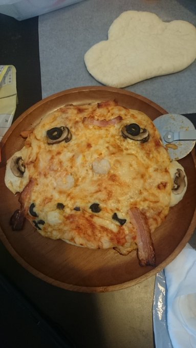 ショウノスケェェッ おそ松さん の聖澤庄之助をピザで再現して焼いたらグロり澤庄之助になる事件が発生 ねとらぼ