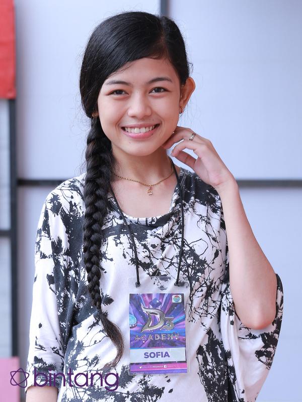 Hati hati yah dde sayang :* ttap semangat, tetap berkarir dan belajar terus,, loveyou syg:* <a href="/DA3_Sofiaa/">Sofia #DAcademy3</a>