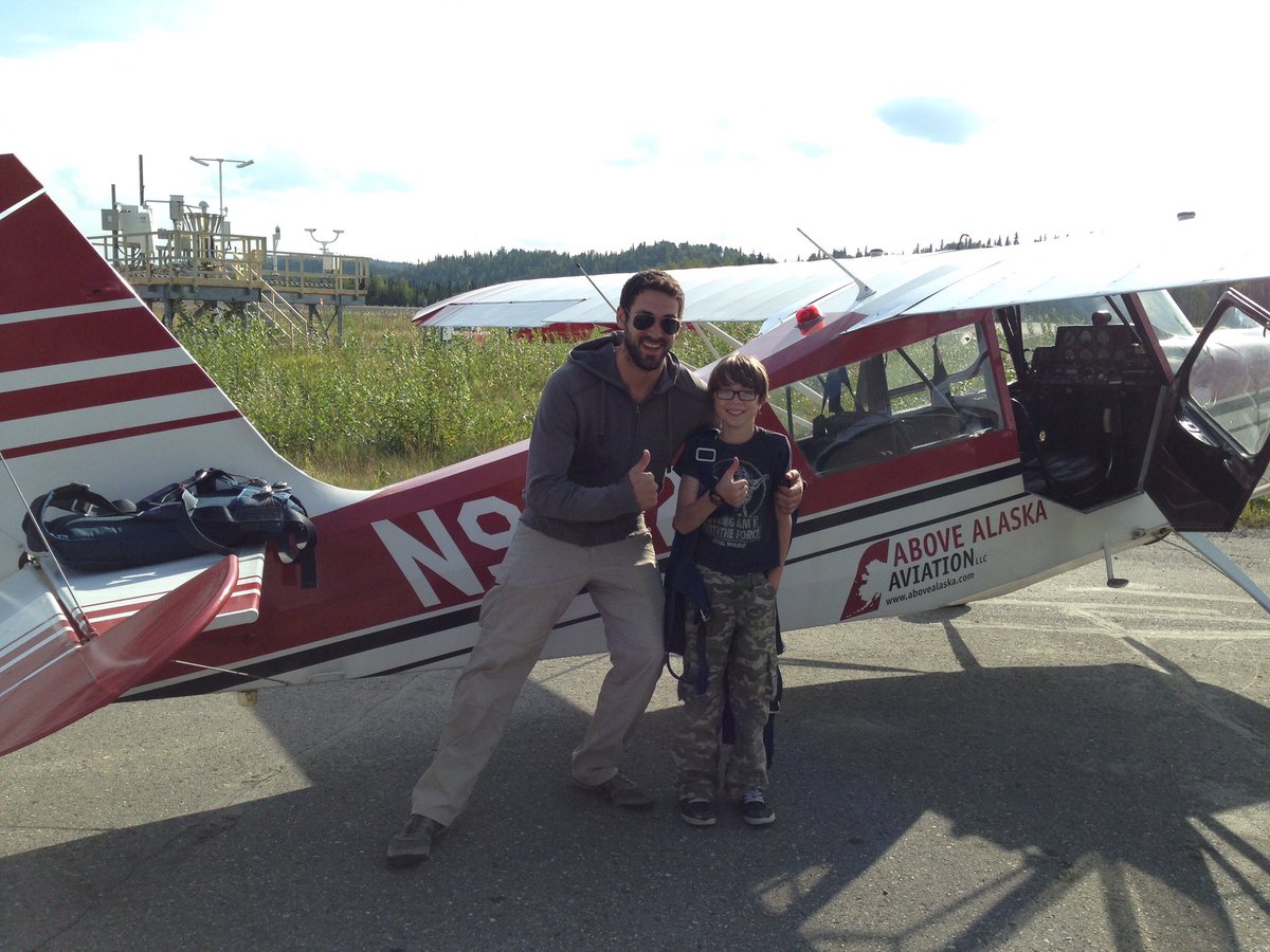 PATK993's tweet photo. Mitchell can't get enough aerobatics! #pilotinthemaking https://t.co/NlUxWhbPFh