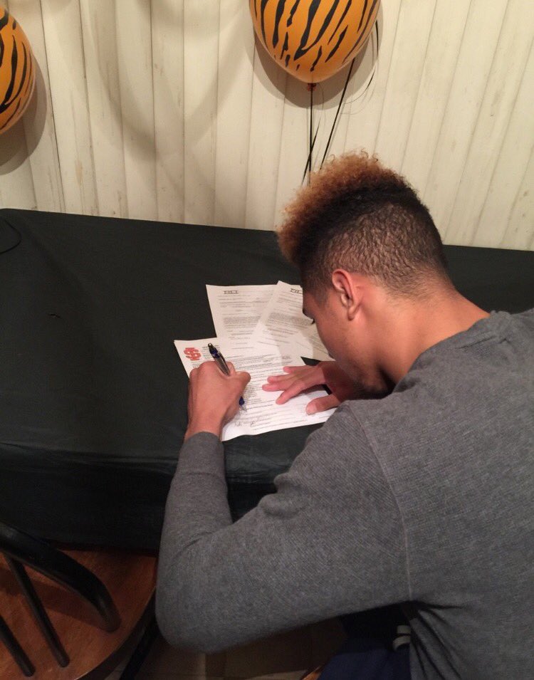 Daygofootball's tweet image. Congrats to Bonita Vista's Atoa Fox on his Commitment to Idaho State !