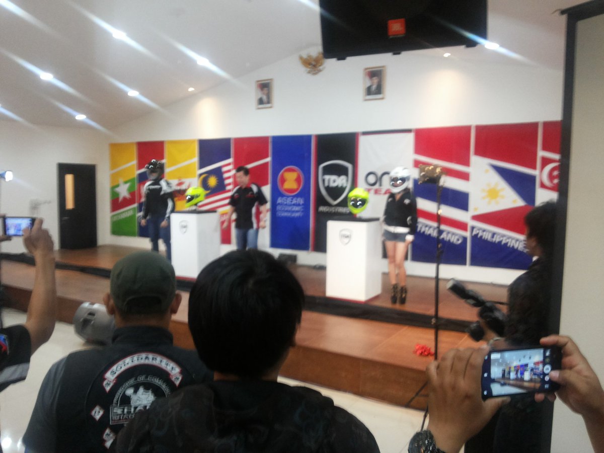 Fullsquad <a href="/NVBrotherhood/">NewVixionBrotherhood</a> 
#Explore2Discover