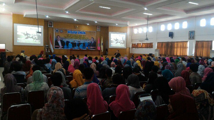 Kuliah umum "the heroes of entrepreneurship"keluar dari krisis untuk membangun kekuantan ekonomi dengan kewirausahan