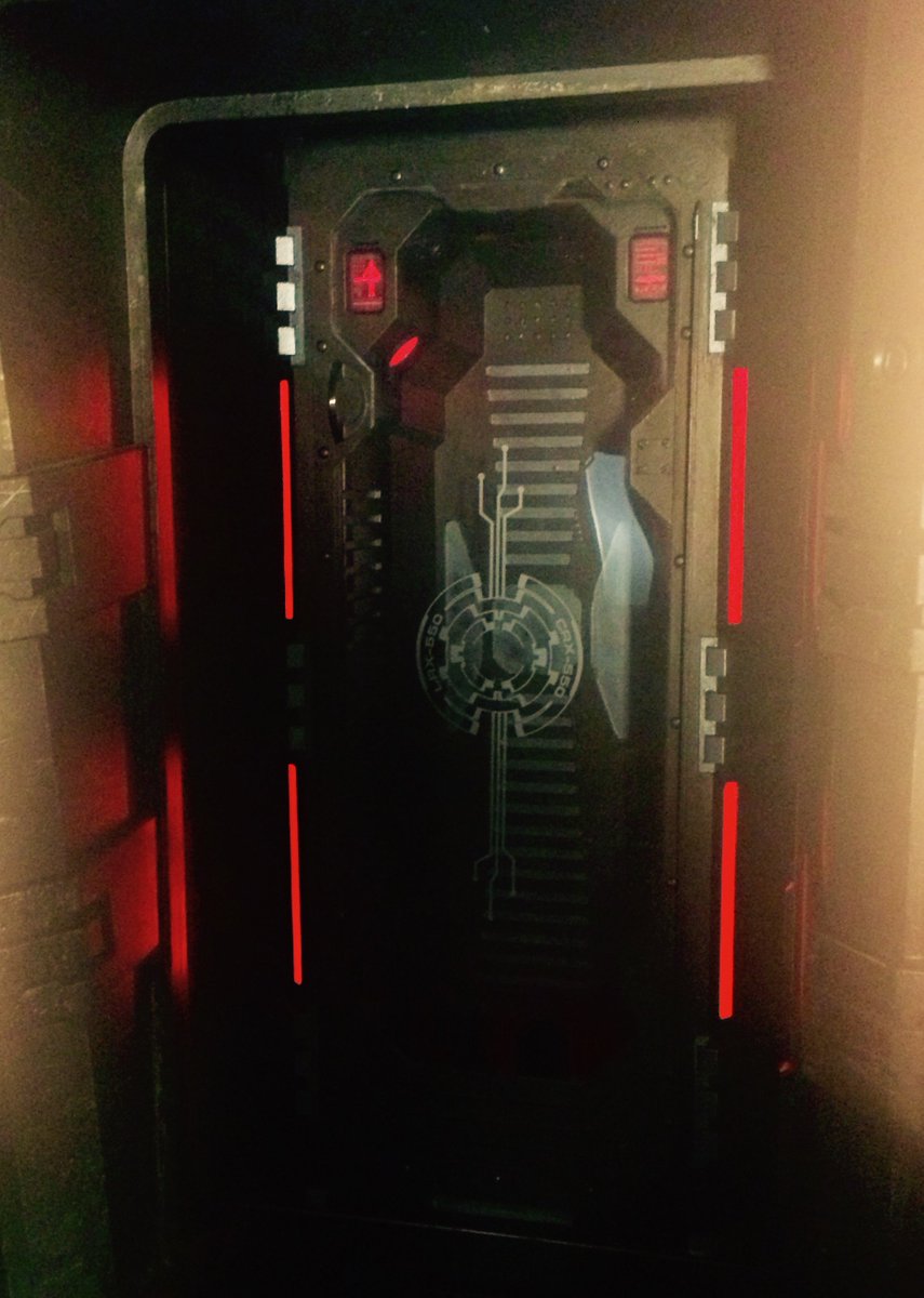 atlantistvru's tweet photo. Today on #DARKMATTER: #stasispod, #props + #VFX work-in-progress! https://t.co/zFGlaKNgBK #season2 #stasis #Stargate https://t.co/LAmD97Hkfj