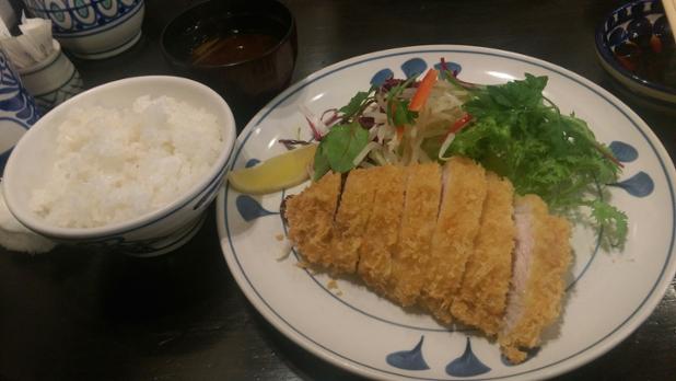 朝5時にトンカツ食って、昼13時半に再びトンカツ食うです。