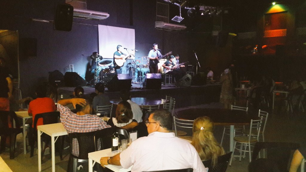 kikyeduardo20's tweet photo. ///-#Noche de #Viernes y de #Peña en #Mandraque #MarceloToledo y #Labrasa #Trabajo cobertura 😊😀😁👍✌ @gusanzani https://t.co/lJ6RBWSJJI