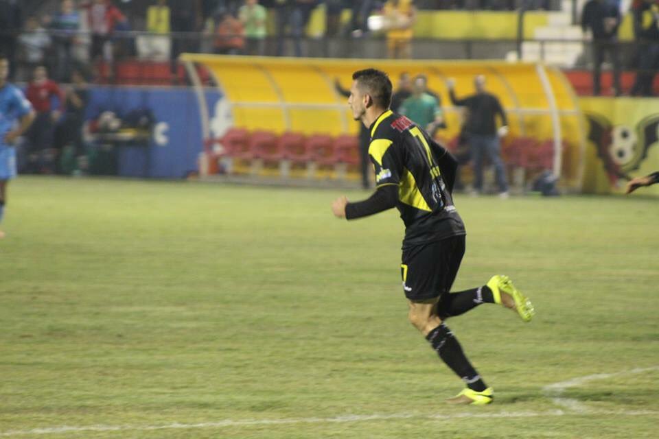 murcielagosfc's tweet photo. ¡El festejo de #7Vigneri tras su gol! https://t.co/OeUydU7Pcz