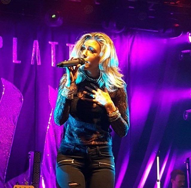 stand_byRachel's tweet photo. @RachelPlatten on stage tonight! #WildfireDallas #WildfireTour https://t.co/hHgXVpFPvO