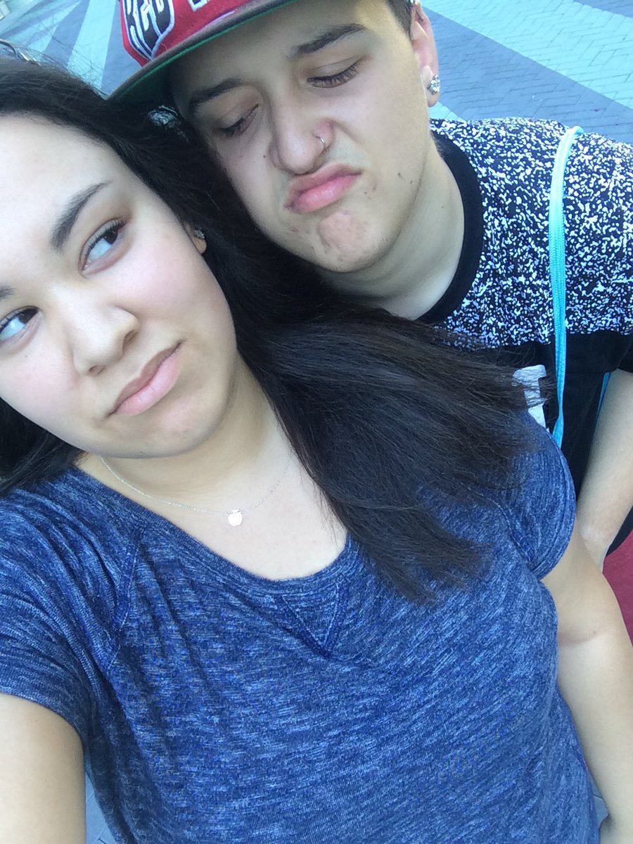 1994whitesides's tweet photo. take me back to vidcon😩❤️ i miss you guys so much 
@alidabean95 https://t.co/wwIJj1QC6v