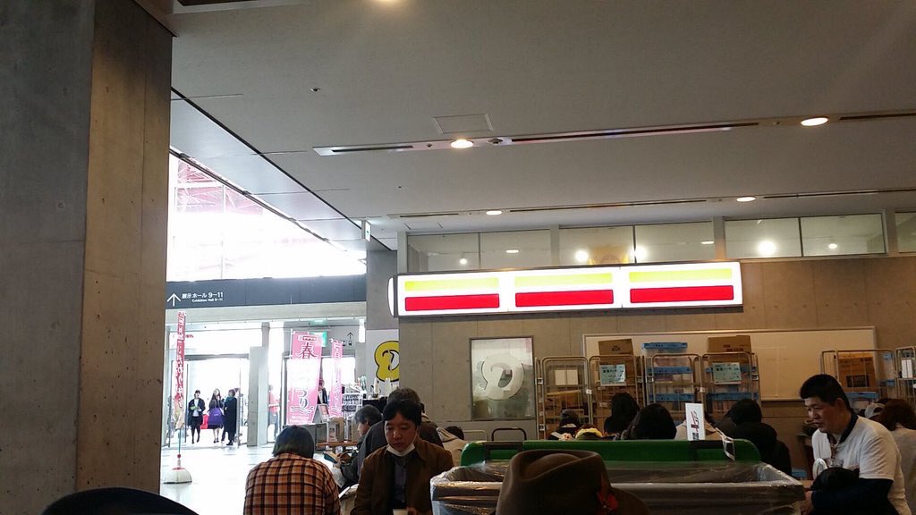 Hit_it852's tweet photo. これから写真の場所で予約されたスローガンセットの受け取りができます。少量でも販売も行います^^!💕 https://t.co/OOzYBYanlR