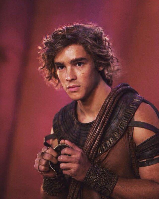 pearlinyferrer's tweet photo. @brentonthwaites ❤️😍 https://t.co/nyhXzLUHGU