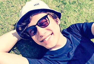 SkITO__s's tweet photo. ￣
こんにちは坂口です。
あと少しで出逢いの季節がやって来ます。でも僕は少しフライングして
貴方に会いに来ちゃいました。
のんびり僕と春の訪れを待ちませんか？
素敵な出逢いがありますように。

#RTしたnrさんで気になった人お迎え https://t.co/LpgsDfXkl1