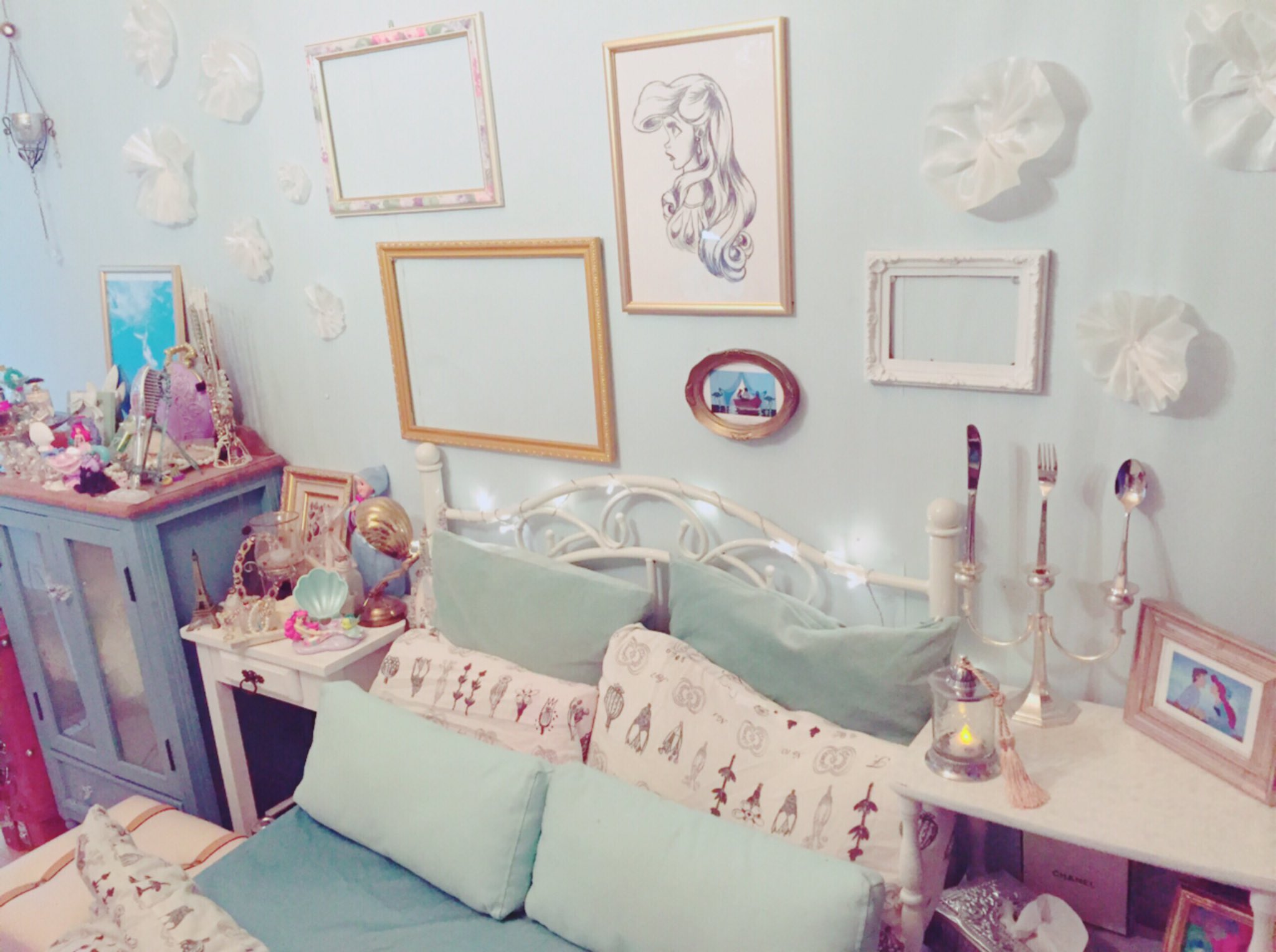 倉田夏実 No Twitter アリエルルーム アリエルが秘密基地に 飾ってるキャンドルにナイフとフォークとスプーンが刺さってるやつw パートオブユアワールド歌ってる時ににでてくるよ ぼくのわたしのトイルーム T Co Yzo5vmlrwh