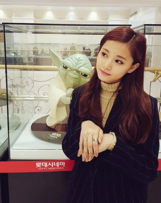 JYPETWICE's tweet photo. D-3
'트와이스의 우아한 사생활'
2016.03.01(TUE) 23:00 Mnet

'쯔위에요. 본방사수 해주실거죠?'
#TWICE #트와이스 #트와이스의우아한사생활 https://t.co/ZXHxp10IsV
