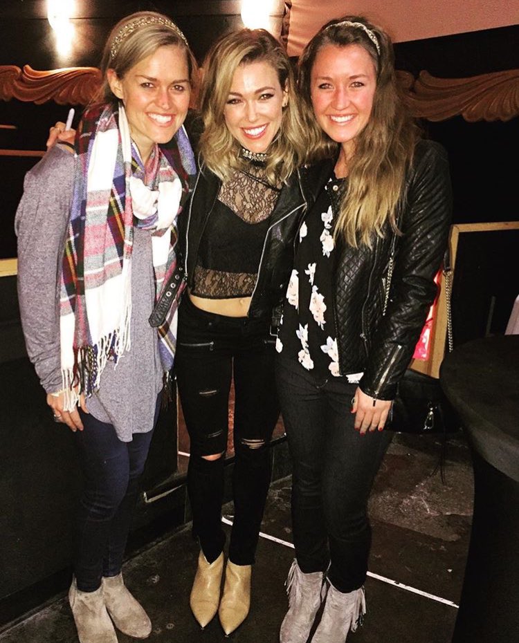PlattenOnTour's tweet photo. @RachelPlatten with some fans during the #WildfireDallas Meet and Greet!! 🔥🔥📸 https://t.co/g6lyxLF45Y