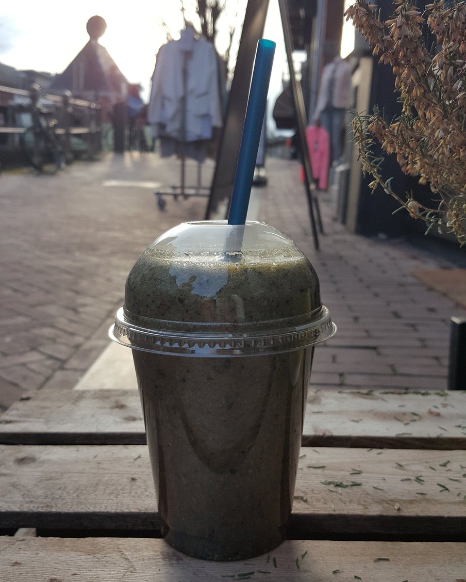 anderekoffie's tweet photo. Smoothie van de week:
The Big Bro: #broccoli #appel #blauwebes #honing  #smoothie #rawfood #vegan https://t.co/5y62W4C46r