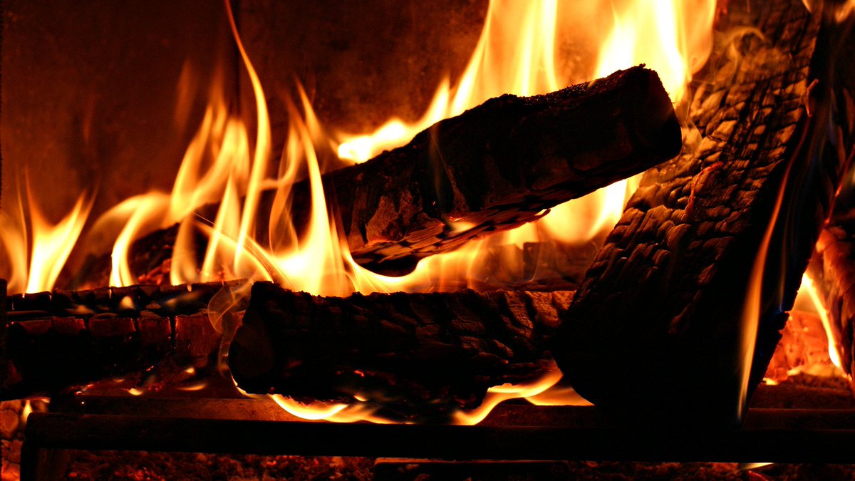 Hoe stook je een #pizzaoven zonder rookontwikkeling? hout-steenoven.nl/blog-buiten-ko… #steenoven