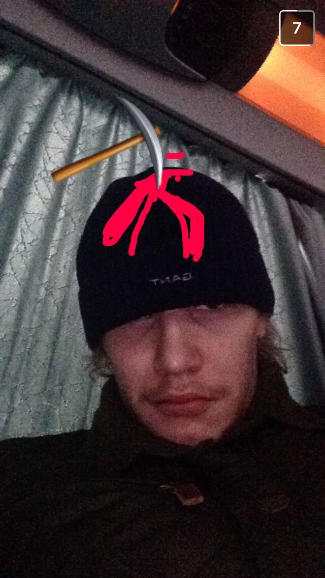 Oskar @_Lunkan slog Marcus <a href="/MackanBerggren/">Marcus Berggren</a> #prisonforlajf
