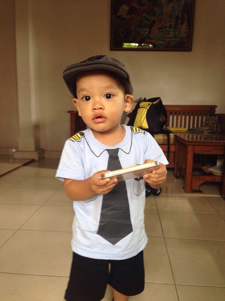 tri_paramita's tweet photo. Heeyyhoo let's go dancing in d sky 😎😎 #ReyhanAbdullah #1yold https://t.co/4aVBcqfjIC
