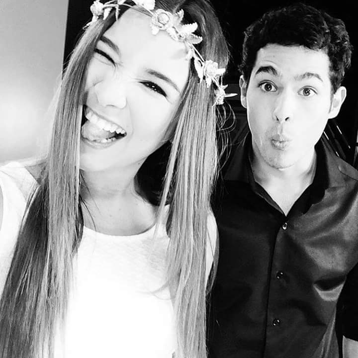 D_Anvil's tweet photo. @VBQuinceanera @AndresVilchezz @alefuller #AleFullerBrillasteEnVBQ #GranFinalVBQ #ExtrañaremosALosVilchezVBQ  😢😢😭😭💞💙 https://t.co/prYk4gwiX6