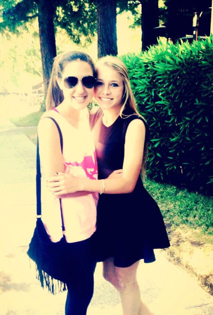KatieCarr8's tweet photo. happy birthday to my sis and best friend❤️❤️ love you @RachelSperos https://t.co/EKeel0eXtJ