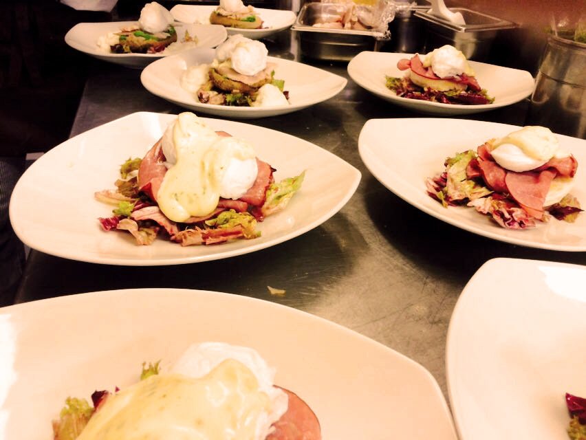 Heute Geile Eier im Dampfschiff in Thun - es hat noch Platz für Kurzentschlossene. dampfschiff-thun.ch/index.php/kont…