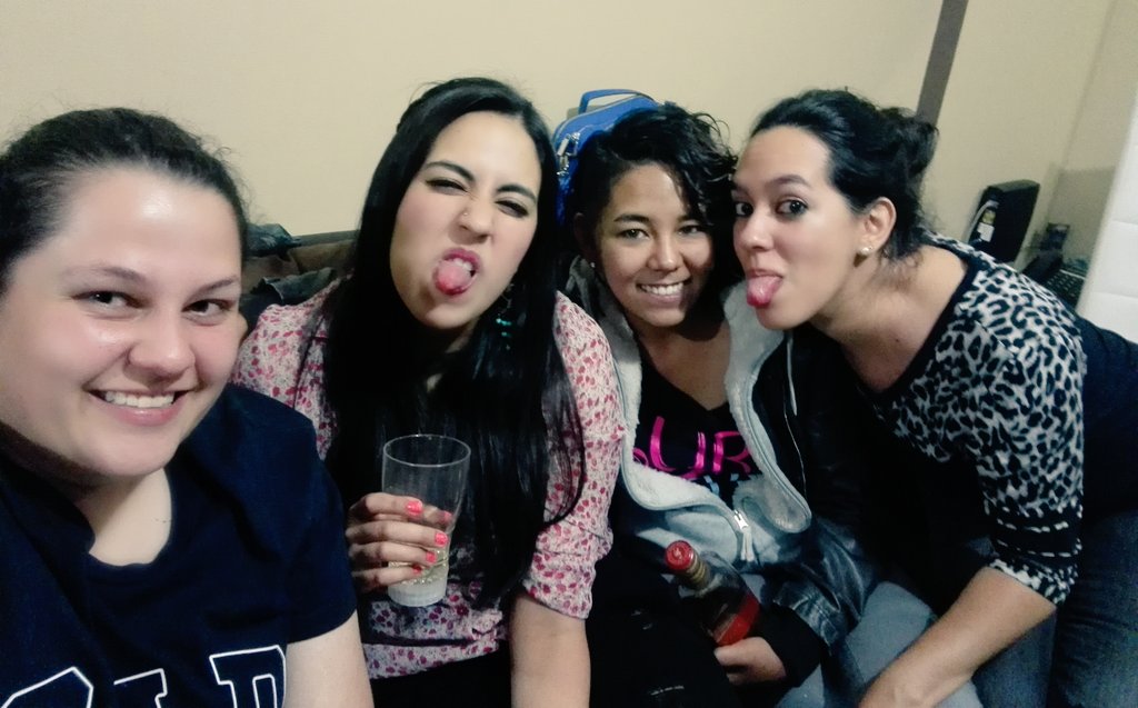 NaomiKaizawa's tweet photo. #lasimpresentables 💜 @carlitacols @Bereneels04 @Paty_Echevarria https://t.co/KlR2f4vKaz