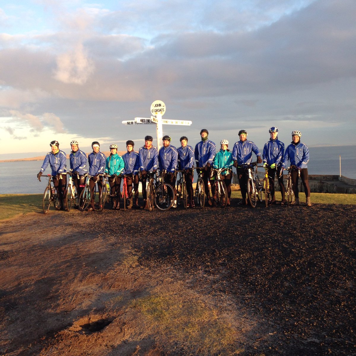 The <a href="/Unite_Student/">Unite Students</a>'s <a href="/sportrelief/">Sport Relief</a> JOGLE start. 1052 miles. Proud to join: (unite-students.com/sport-relief-j…) #TakeYourSeat