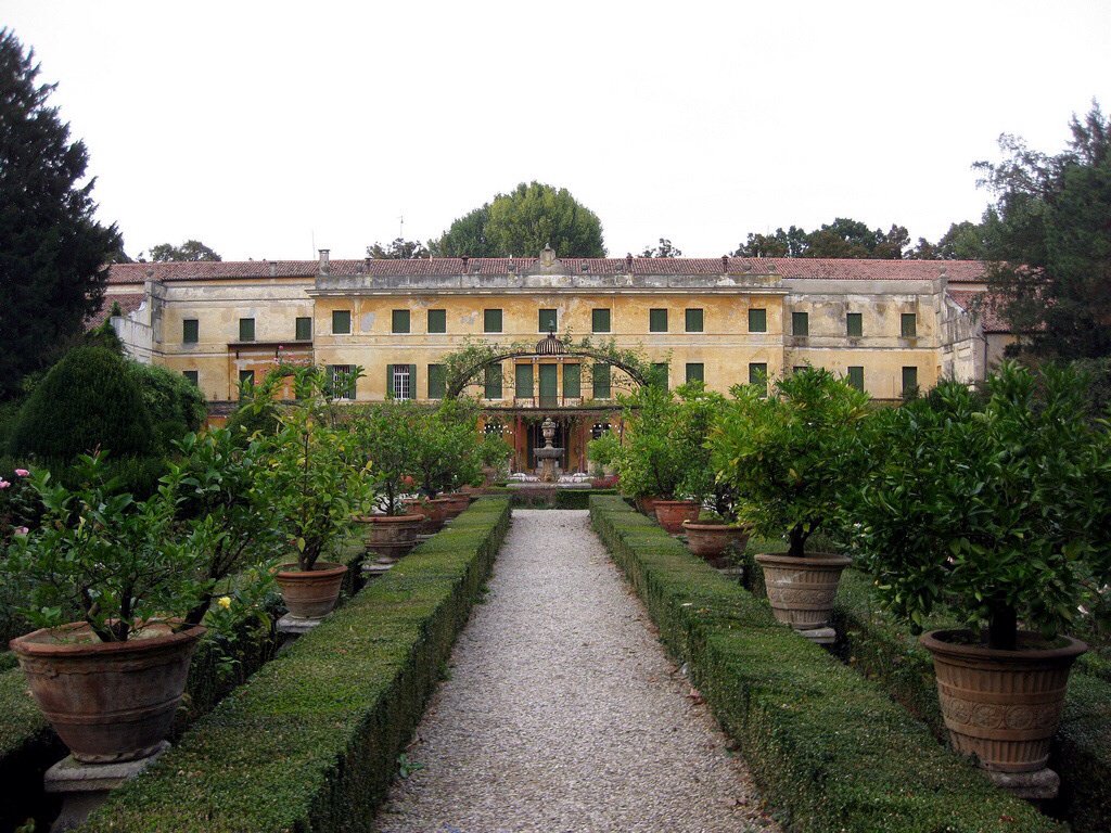 FrancescaCalca4's tweet photo. If your next destination is the Veneto, here some hints! #gardens #art #wine https://t.co/mxhauiU9Kh #italy #travel https://t.co/dfzehWqysa