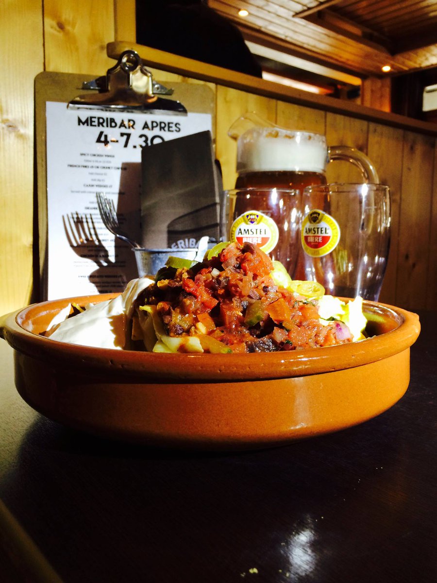 MeribarMeribel's tweet photo. More @rbs_6_nations @MeribarMeribel 
Italy v Scotland 15.25 England v Ireland 17.50 #happyhour #nachos https://t.co/McXLu5cvKU