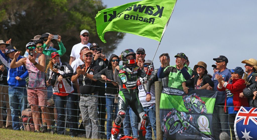 jonathanrea's tweet photo. We did it! Great way to start the year! #winnersaregrinners #team65 https://t.co/kwiNmOCLM8