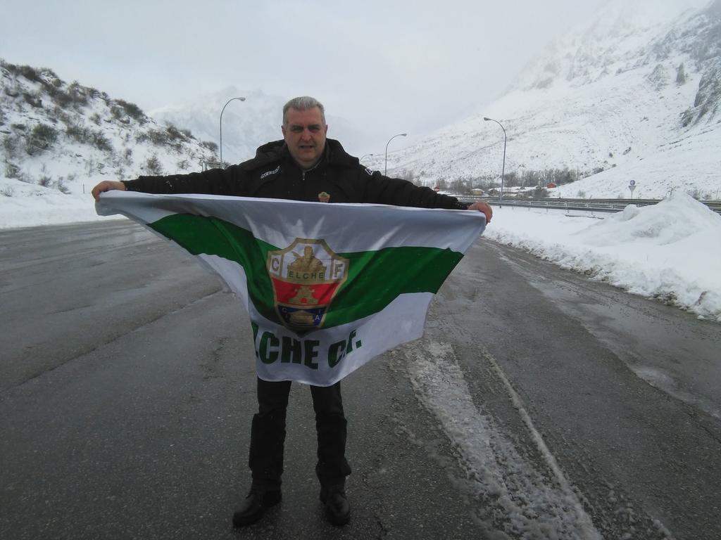 estebantourelx1's tweet photo. Puerto de Pajares. Nieve a go-go con tintes franjiverdes https://t.co/5cJaRB76Am