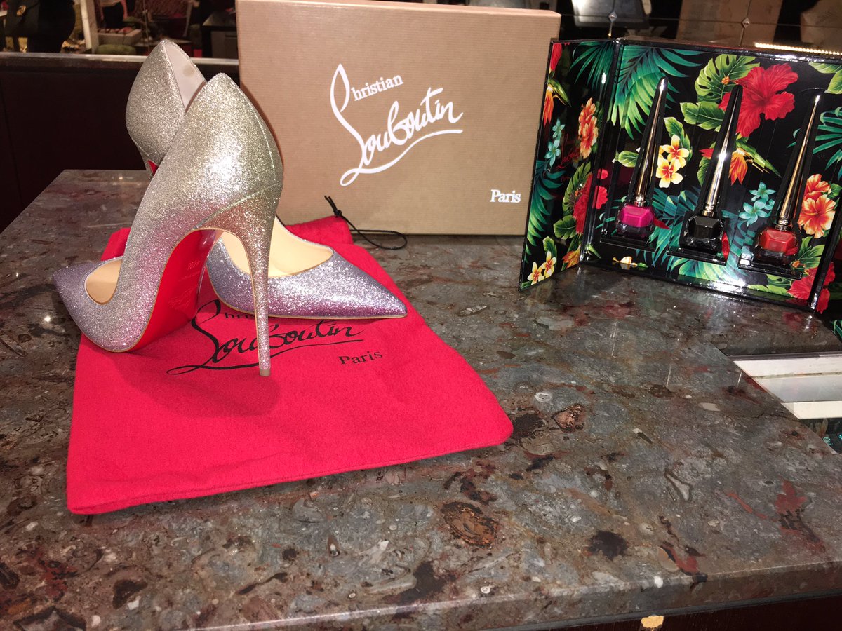01___Tina's tweet photo. Gifts for the birthday #me ๐ฑ๐๐ @LouboutinWorld @Harrods #shoesheaven #ChristianLouboutin ๐ฌ๐ ๐ #redsouls https://t.co/sD4Sn2lg8d
