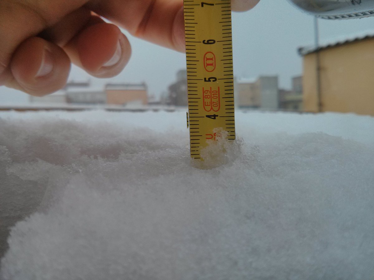 marcsjb's tweet photo. 3.5 cm de #neu a #Almenar al #Segria i no para! @meteoLleida @meteocat @meteorac1 @MeteoMauri @TomasMolinaB @Emunfm https://t.co/FKpb4hQ1yC
