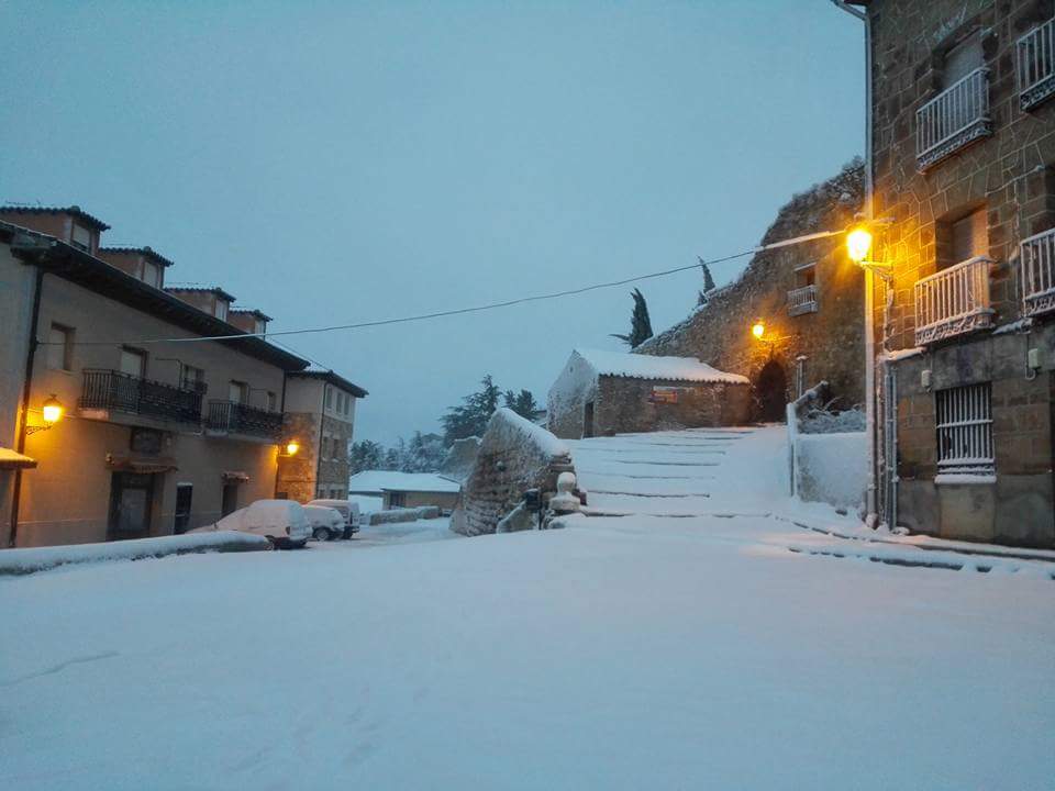 Atienza_Parra's tweet photo. #Atienza #nieve @turismoengu https://t.co/VCLPfCGvHB