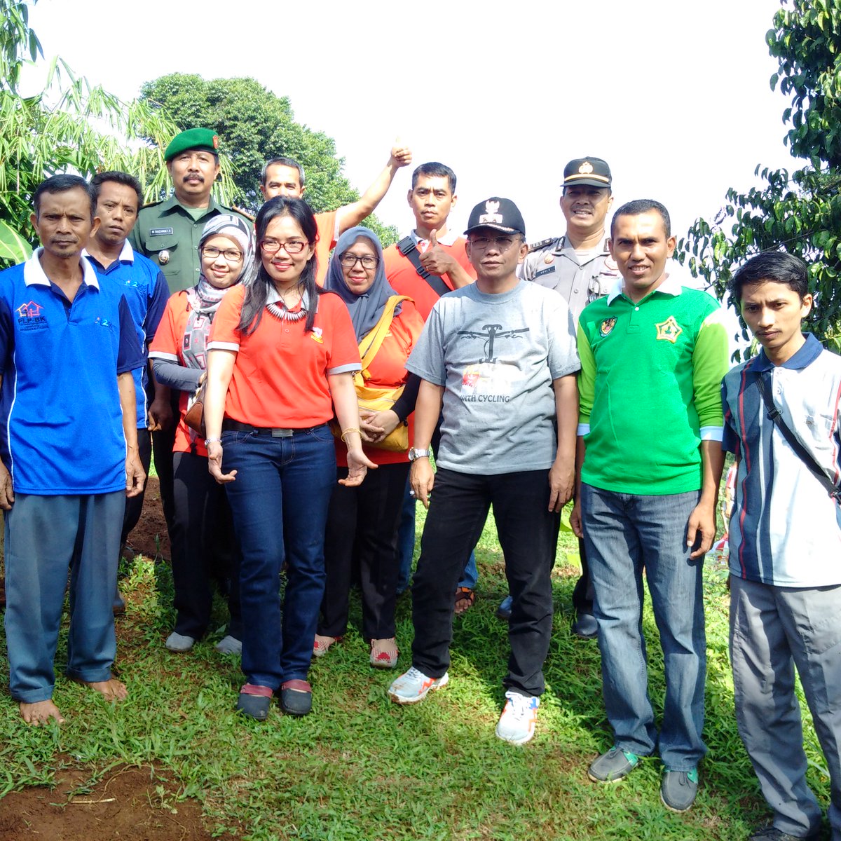 dwidvs's tweet image. Kepekaan thd lingkungan dg aksi Penanaman1000phn @BPLHKotaBogor dg HMI th2016 @PemkotaBogor @KangEncep @nanantriyani